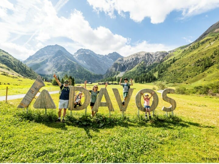 2024 Familienshooting Fotopoint Sertig Sommer mit Familie (C) Martin Bissig (1)